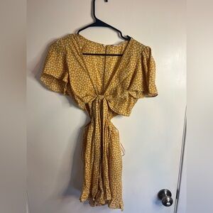 Sage Yellow Tie Front Ruffled Romper Size Small 💛